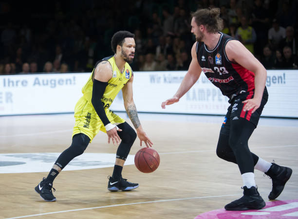 首秀不仅让 首秀不仅让